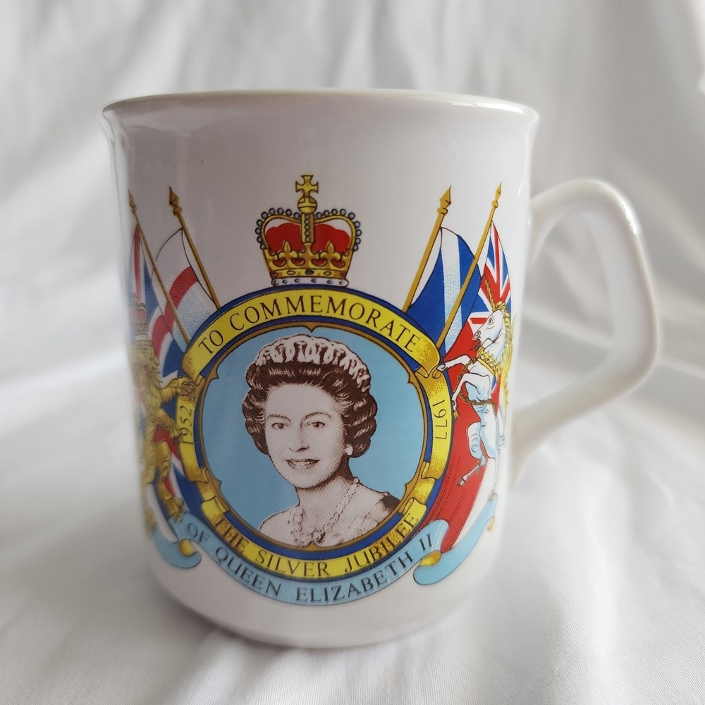 Queen Elizabeth II Silver Jubilee‎ 1952 1977 Cup Coffee Tea Mug Vintage